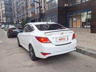 2015 Hyundai Solaris I Рестайлинг, белый, 760000 рублей, вид 3