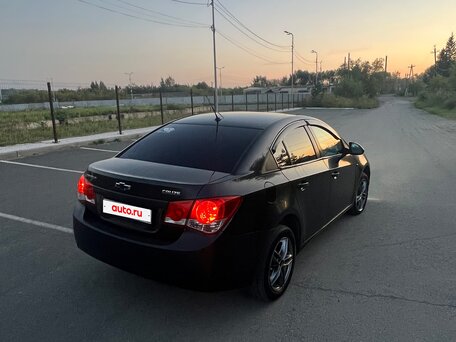 2009 Chevrolet Cruze I, чёрный, 450000 рублей, вид 4