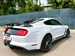 2019 Ford Mustang VI Рестайлинг, белый, 5800000 рублей, вид 1