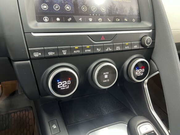 2020 Jaguar E-Pace I, красный - вид 13