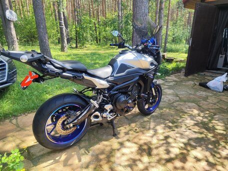 2015 Yamaha MT-09 Tracer (FJ-09), серебристый, 850000 рублей, вид 3