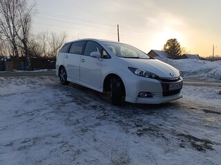 2012 Toyota Wish II Рестайлинг, белый, 1430000 рублей, вид 4