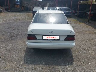 1987 Mercedes-Benz W124 200, белый, 650000 рублей, вид 4