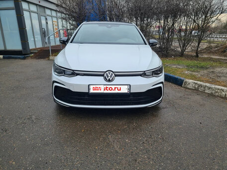 2022 Volkswagen Golf VIII, белый, 1850000 рублей, вид 2