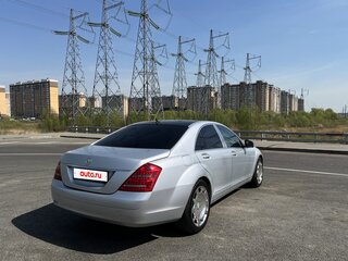 2007 Mercedes-Benz S-Класс 320 V (W221), серебристый, 1850000 рублей, вид 3