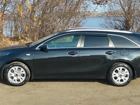 2021 Kia Ceed III Рестайлинг, чёрный, 1850000 рублей, вид 4
