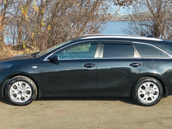 2021 Kia Ceed III Рестайлинг, чёрный, 1850000 рублей - вид 3