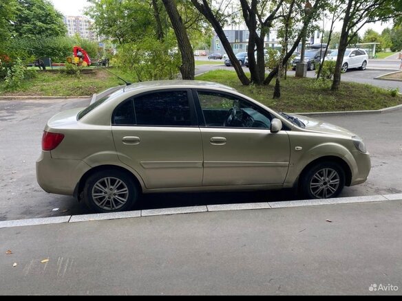 2009 Kia Rio II, бежевый, 260000 рублей - вид 2