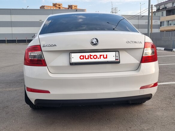 2014 Skoda Octavia III (A7), белый, 800000 рублей - вид 3