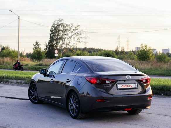 2015 Mazda 3 III (BM), серый, 1430000 рублей - вид 3