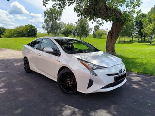 2017 Toyota Prius IV (XW50), белый, 1867906 рублей, вид 1