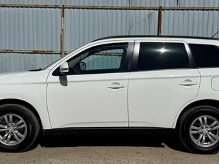 2012 Mitsubishi Outlander III, белый, 1300000 рублей, вид 4