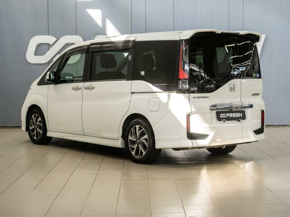 2016 Honda Stepwgn Spada V, белый - вид 1