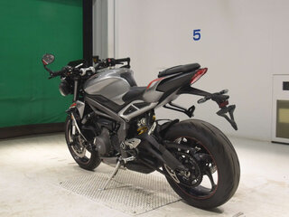 2020 Triumph Street Triple, серый, 900000 рублей, вид 4