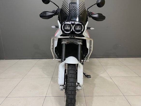2023 Ducati DesertX, белый, 1190000 рублей - вид 2