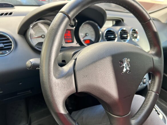 2008 Peugeot 308 I, серый - вид 4