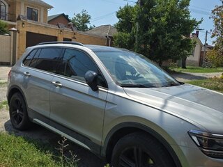 2020 Volkswagen Tiguan II, золотистый, 2490000 рублей, вид 4