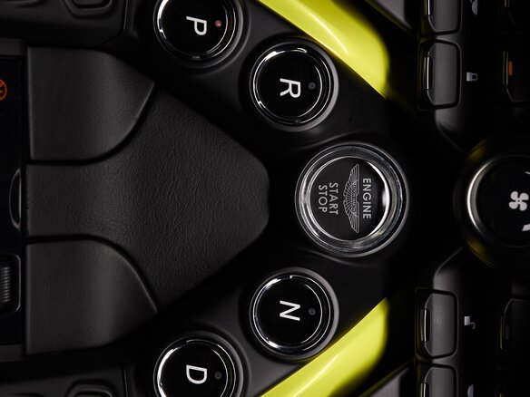 2018 Aston Martin V8 Vantage IV, зелёный - вид 23
