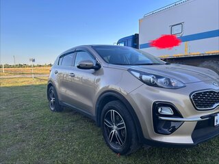 2018 Kia Sportage IV Рестайлинг, золотистый, 1900000 рублей, вид 2