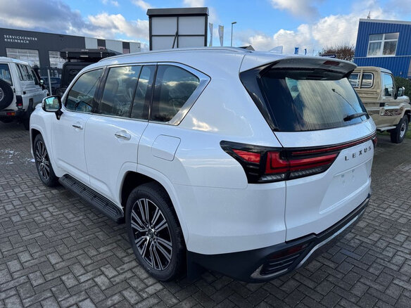 2025 Lexus LX 500d IV, белый, 17500000 рублей - вид 3