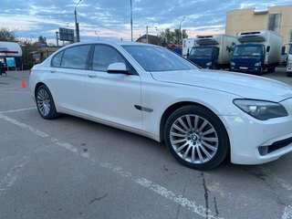 2011 BMW 7 серии Long 750Li V (F01/F02/F04), белый, 1470000 рублей, вид 3