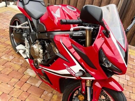 2020 Honda CBR 650R, красный, 1090000 рублей, вид 1