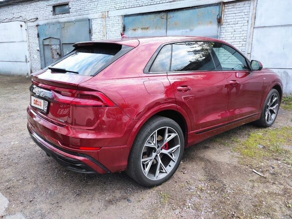 2020 Audi Q8 45 TDI I (4M), красный, 7200000 рублей - вид 6