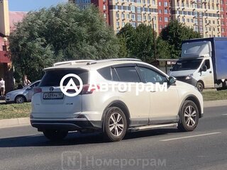 2018 Toyota RAV4 IV (XA40) Рестайлинг, белый, 2250000 рублей, вид 4