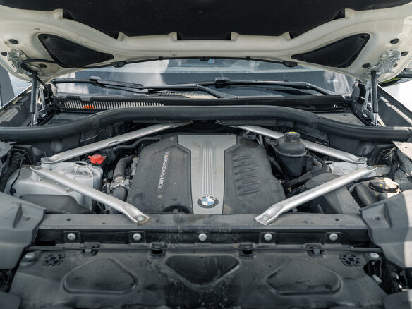 2019 BMW X5 M50d IV (G05/G18), белый, 8400000 рублей - вид 8