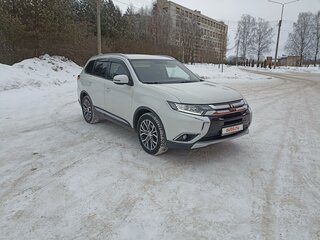 2016 Mitsubishi Outlander III Рестайлинг 2, белый, 2349000 рублей, вид 3