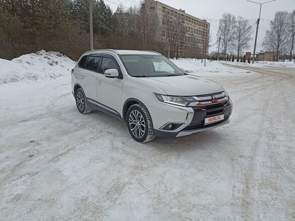 2016 Mitsubishi Outlander III Рестайлинг 2, белый, 2349000 рублей - вид 2