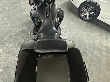 2020 Harley-Davidson Street Glide, зелёный, 2400000 рублей, вид 4