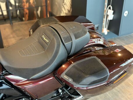 2024 Harley-Davidson CVO Road Glide, пурпурный, 6350000 рублей, вид 5