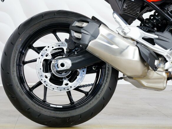 2025 BMW F 900 R, красный, 1199000 рублей - вид 8