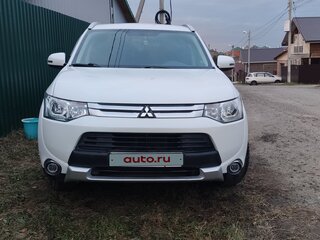 2014 Mitsubishi Outlander III Рестайлинг, белый, 1450000 рублей, вид 1