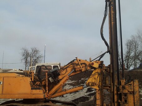 1990 Liebherr Буровые установки, жёлтый, 9480999 рублей, вид 3