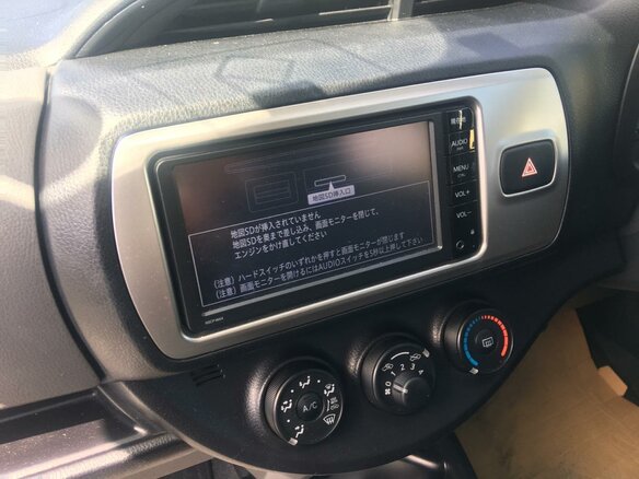 2016 Toyota Vitz III (XP130) Рестайлинг, белый, 850000 рублей - вид 8