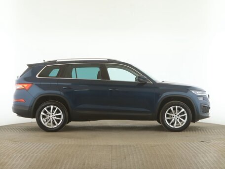 2023 Skoda Kodiaq I Рестайлинг, серый, 3200000 рублей, вид 3
