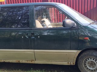 1998 Nissan Serena I (C23), зелёный, 300000 рублей, вид 2