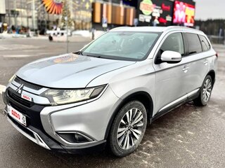 2019 Mitsubishi Outlander III Рестайлинг 3, серебристый, 1996000 рублей, вид 1