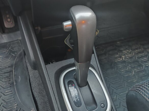 2011 Nissan Tiida I Рестайлинг, серебристый, 900000 рублей - вид 16