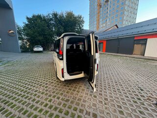 2017 Honda Stepwgn V, белый, 1890000 рублей, вид 5