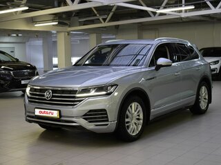 2020 Volkswagen Touareg III, серебристый, 4099000 рублей, вид 3