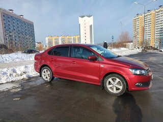 2011 Volkswagen Polo V, красный, 800000 рублей, вид 3