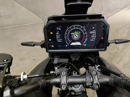 2024 Yamaha MT-09 Tracer (FJ-09), серый, 1800000 рублей, вид 5