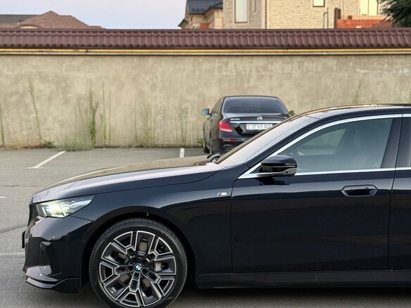 2025 BMW 5 серии Long 530Li VIII (G60/G61/G68), синий, 7700000 рублей - вид 7