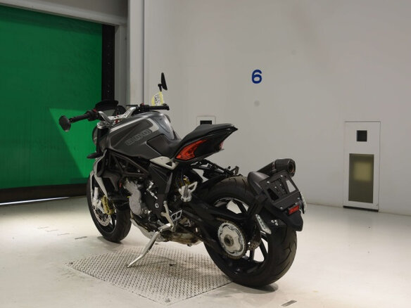 2021 MV Agusta Brutale 800, серый, 900000 рублей - вид 5