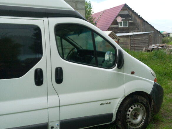 2006 Renault Trafic II, белый - вид 2