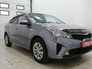 2021 Kia Rio IV Рестайлинг, серый, 1470000 рублей, вид 3