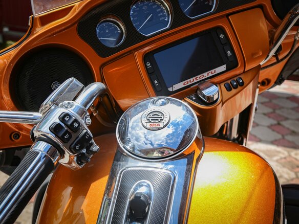 2015 Harley-Davidson CVO, золотистый, 3250000 рублей - вид 5
